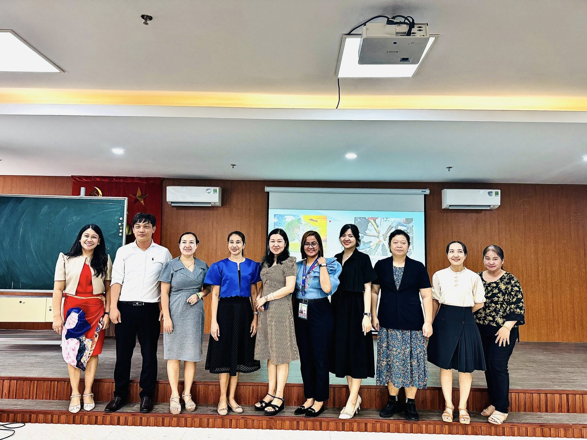 SINH VIÊN KHOA TIẾNG ANH GIAO LƯU VỚI GIẢNG VIÊN ĐẠI HỌC BANG PANGASINAN